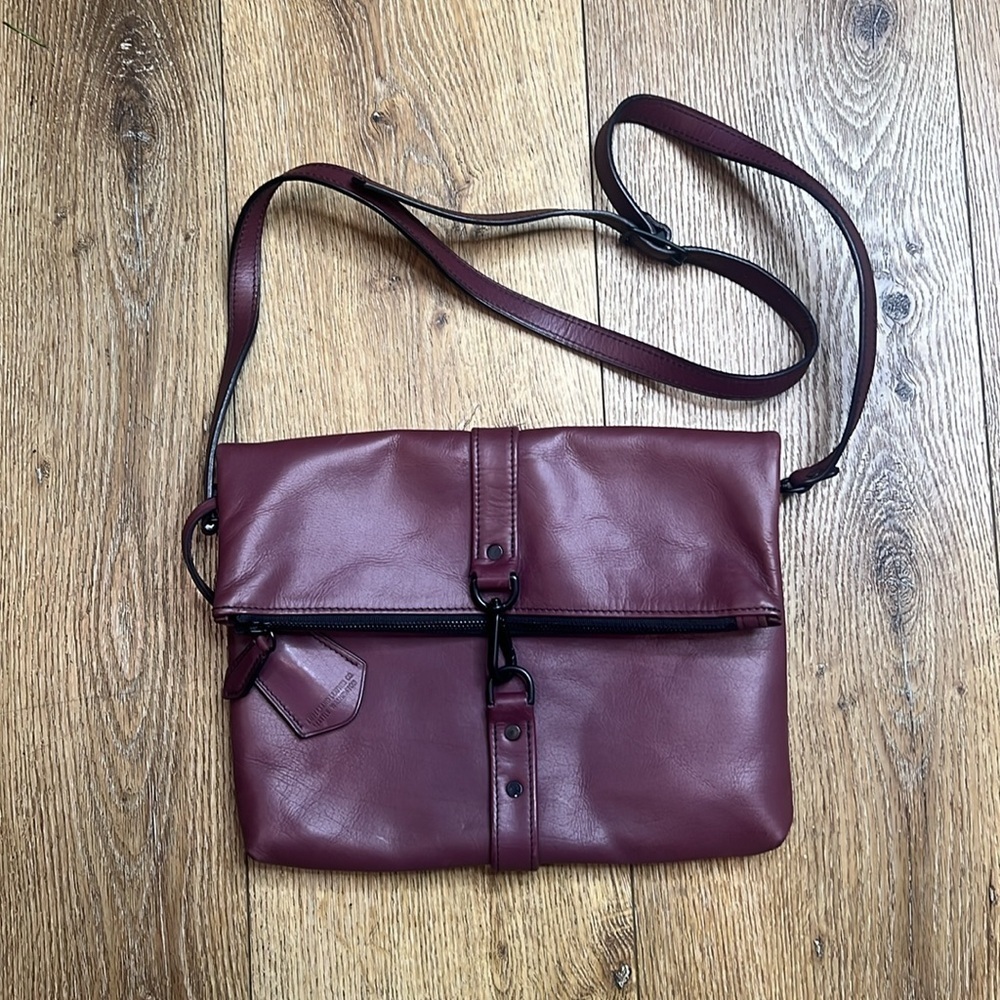NWOT Ampersand Leather Company The Heidi Foldover Leather Crossbody in Merlot